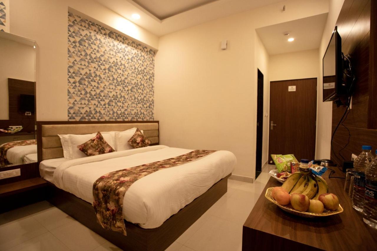 Hotel Bhairav Bagh With Swimming Pool Удайпур Екстер'єр фото